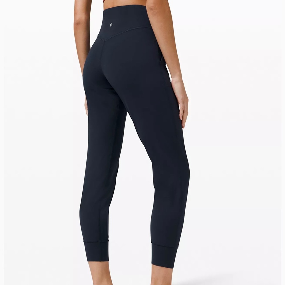 Navy blue high~rise joggers || no damage, worn a couple of times